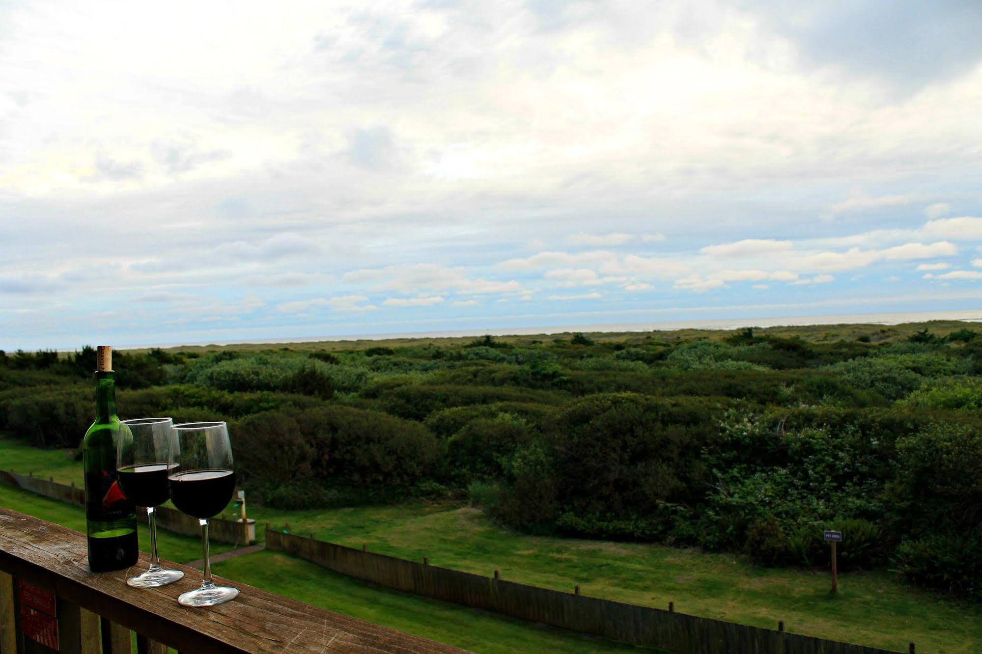 The Polynesian Resort Ocean Shores Exterior photo